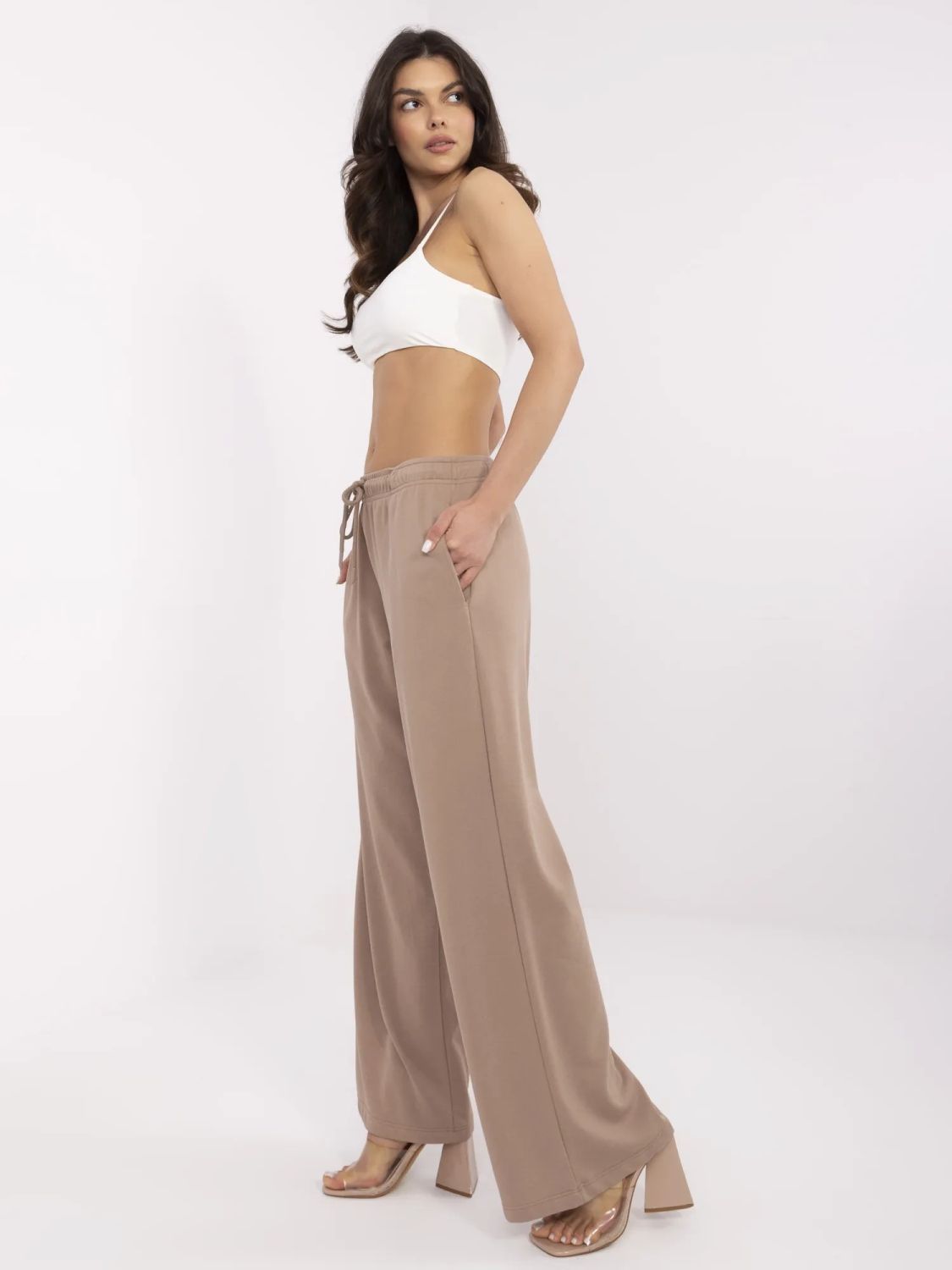 Stylové tmavě béžové sportovní kalhoty