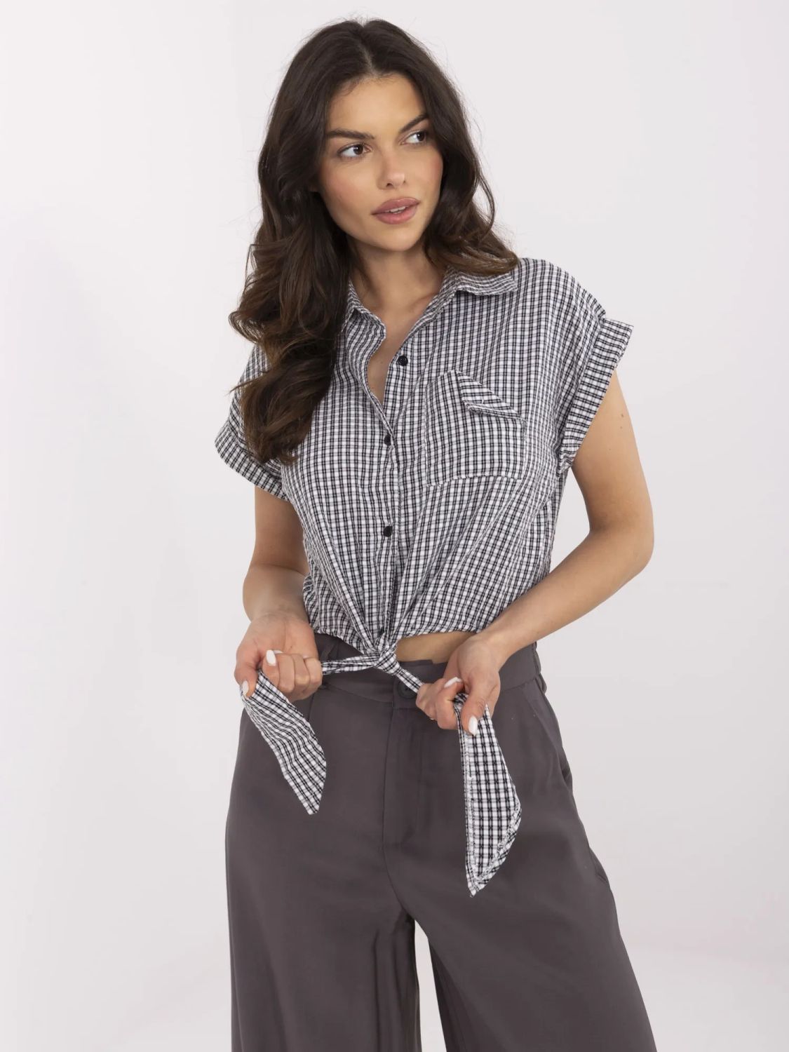 Černo-bílá košile s krátkým rukávem