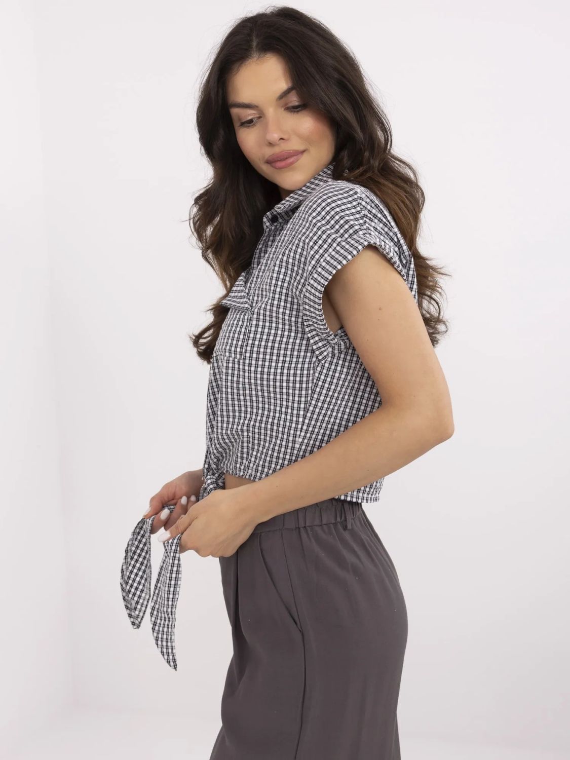 Černo-bílá košile s krátkým rukávem