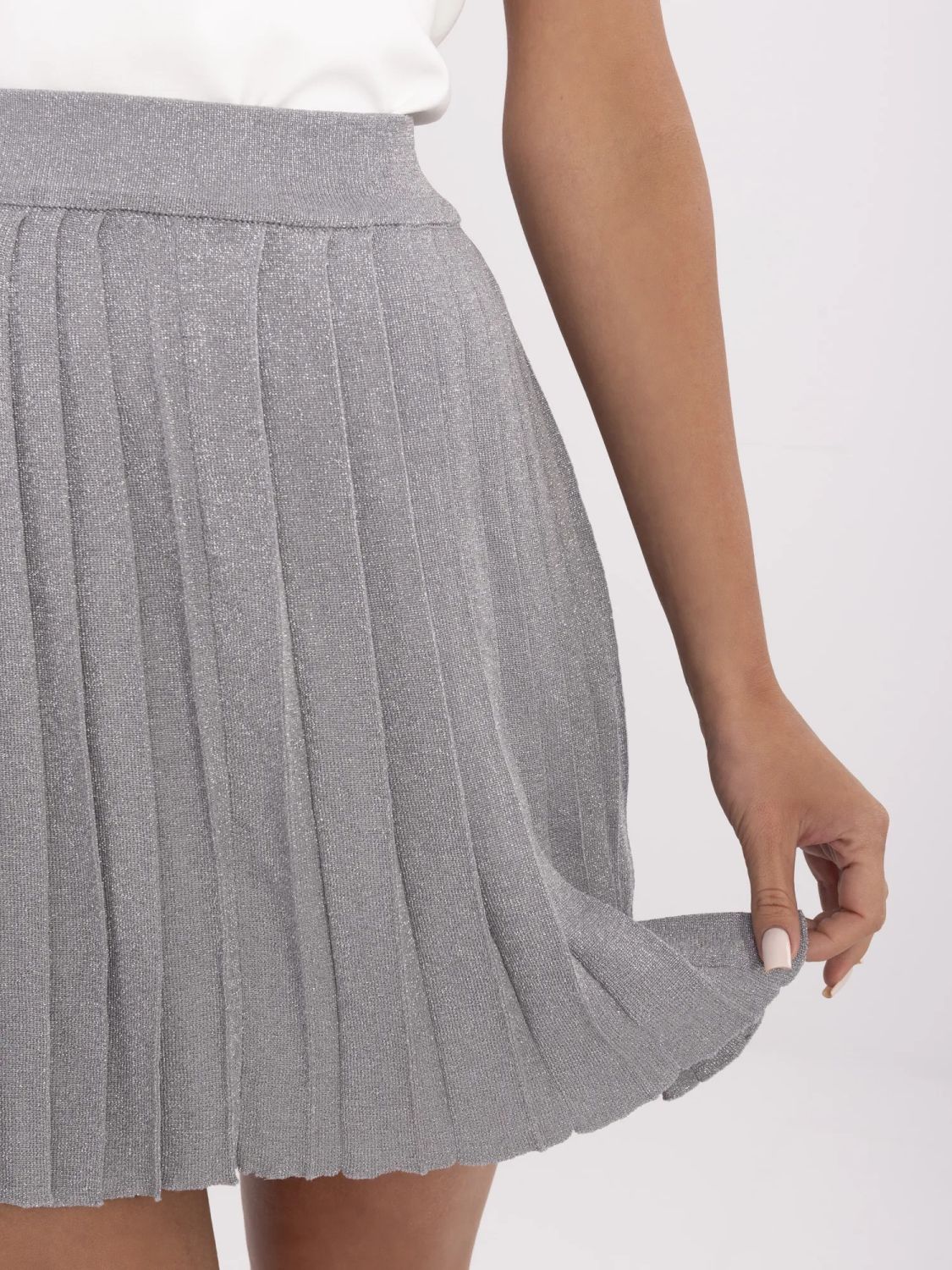 Stylová mini sukně v šedé