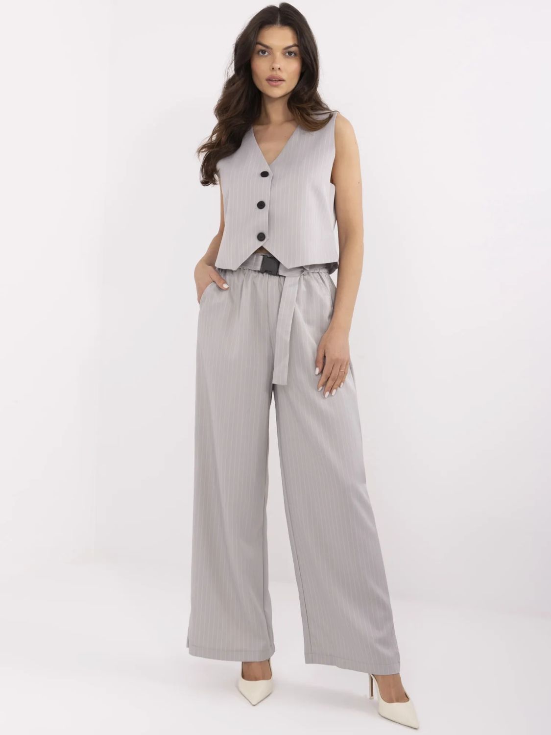 Elegantní komplet v šedé barvě