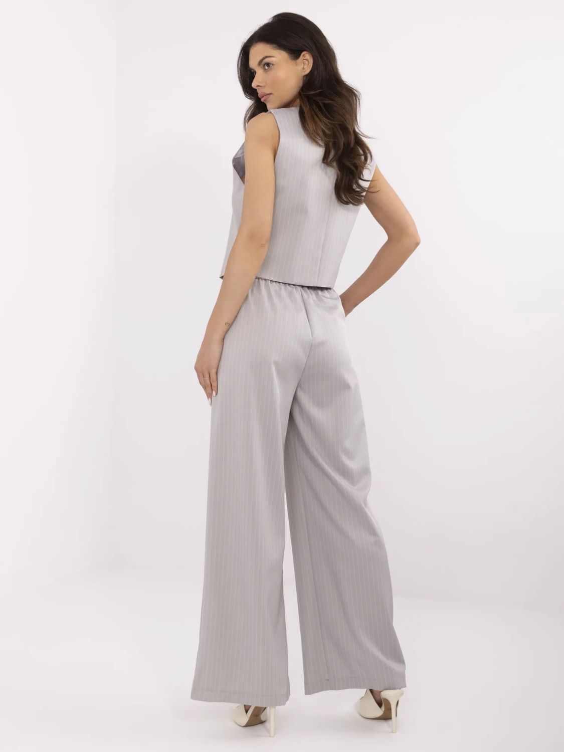 Elegantní komplet v šedé barvě