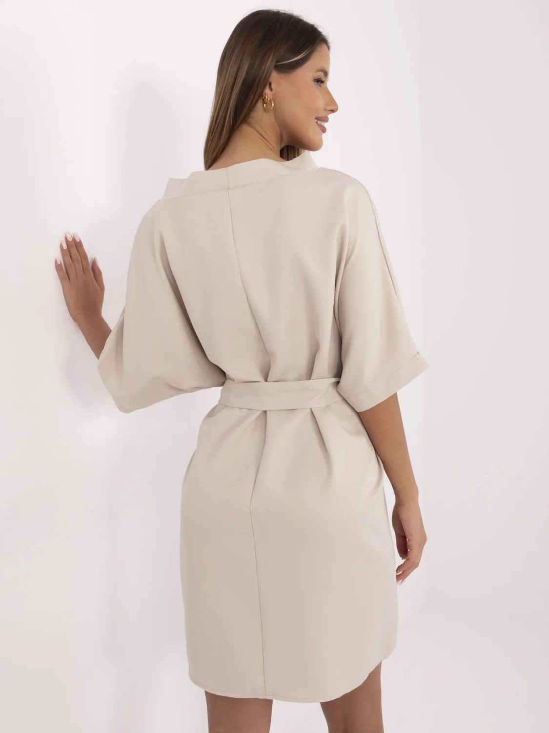 Elegantní béžové koktejlové šaty