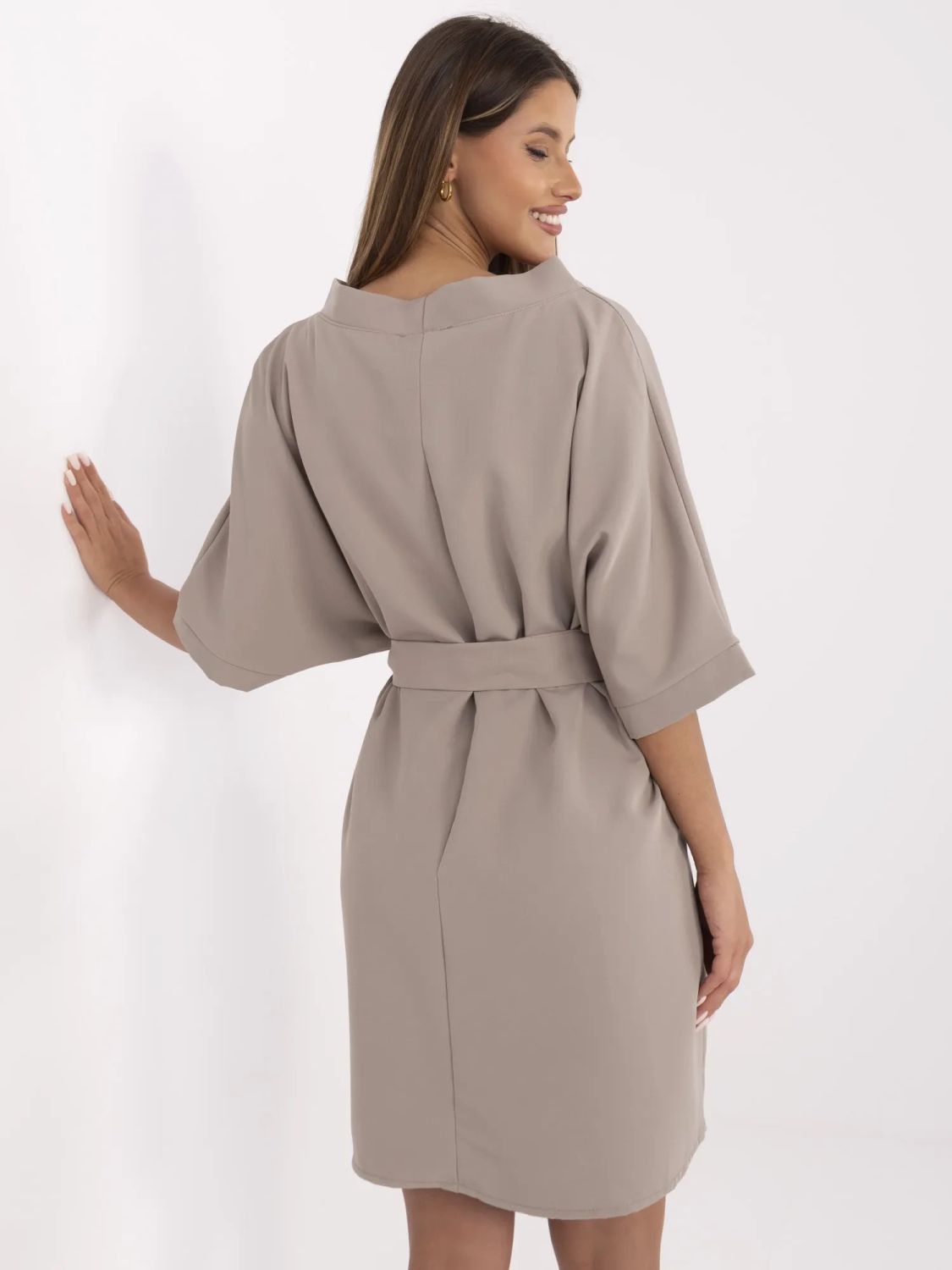 Béžové koktejlové šaty