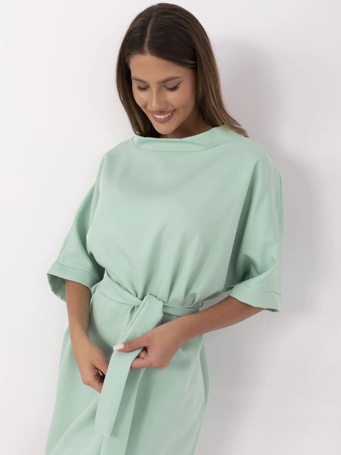 Mini šaty v pistáciové barvě