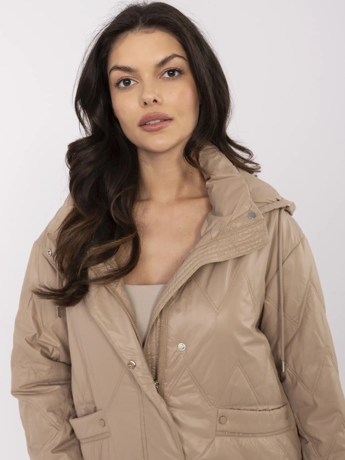 Přechodová bunda v camelové barvě