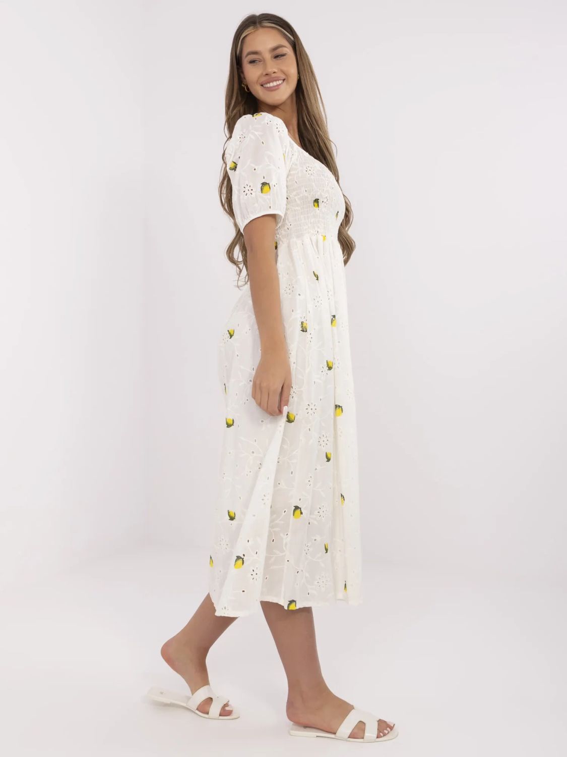 Ecru ažurové šaty s krátkým rukávem