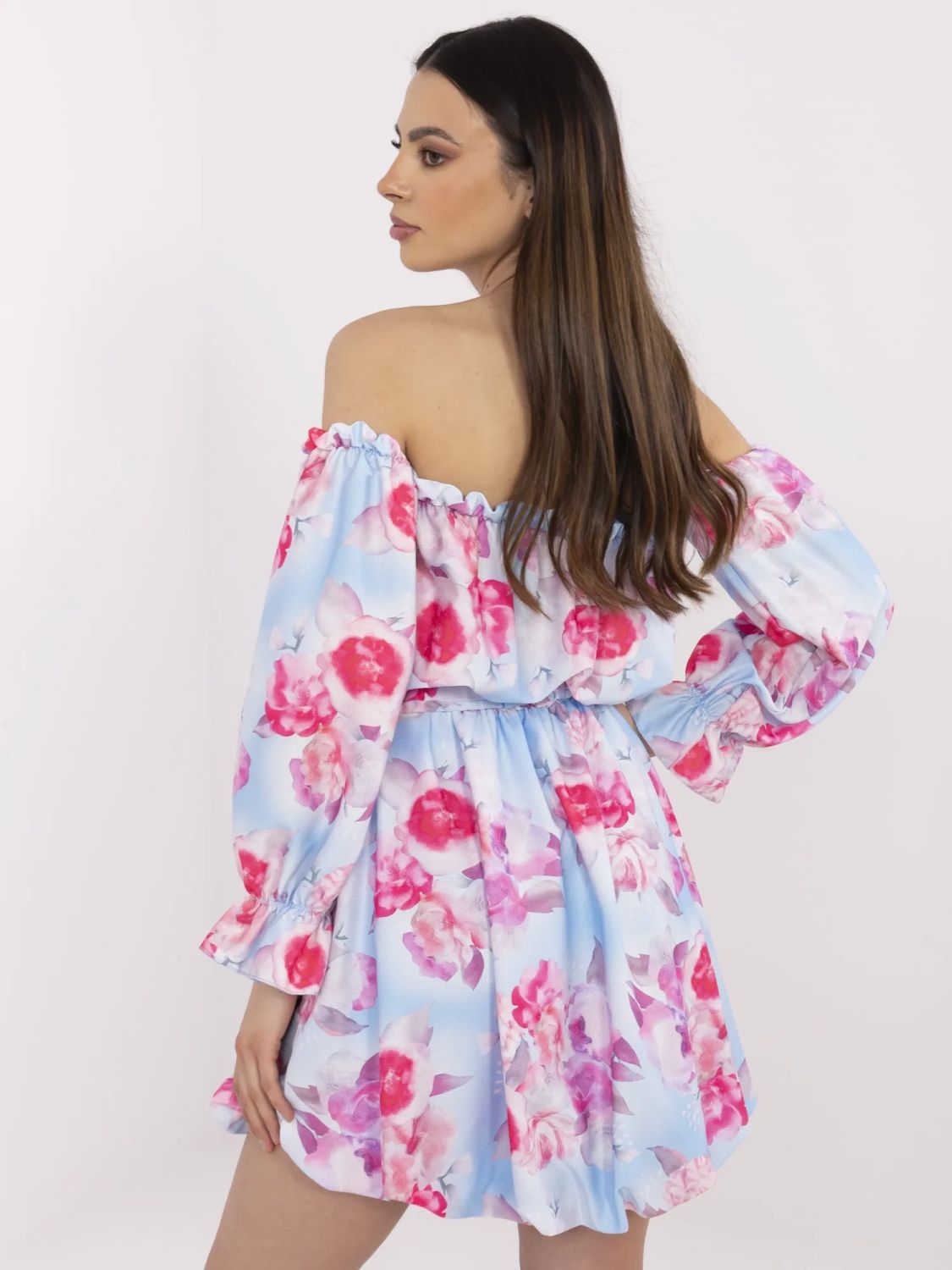 Květinové rozšířené šaty v modré barvě