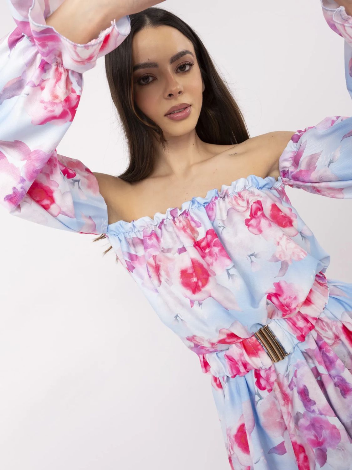 Květinové rozšířené šaty v modré barvě