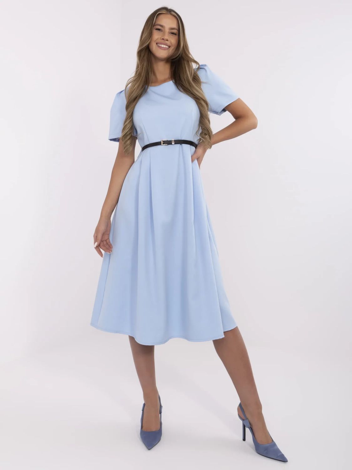 Elegantní midi šaty ve světle modré