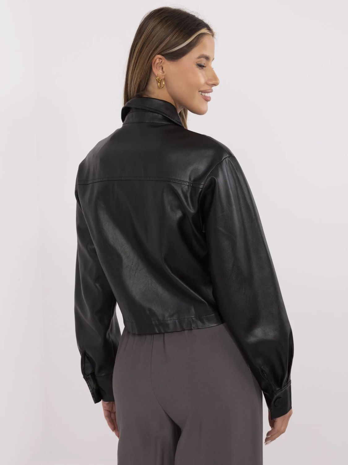 Stylová přechodná bunda z ekokůže