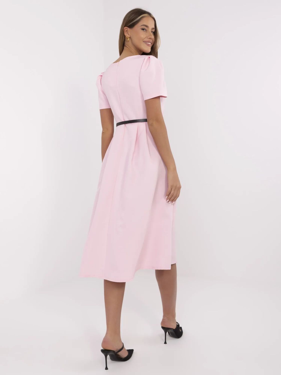 Elegantní midi šaty ve světle růžové barvě