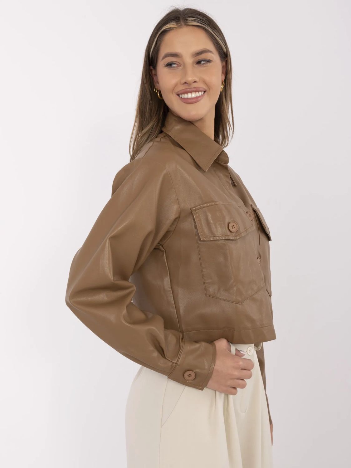Přechodná bunda z ekokůže v camel barvě