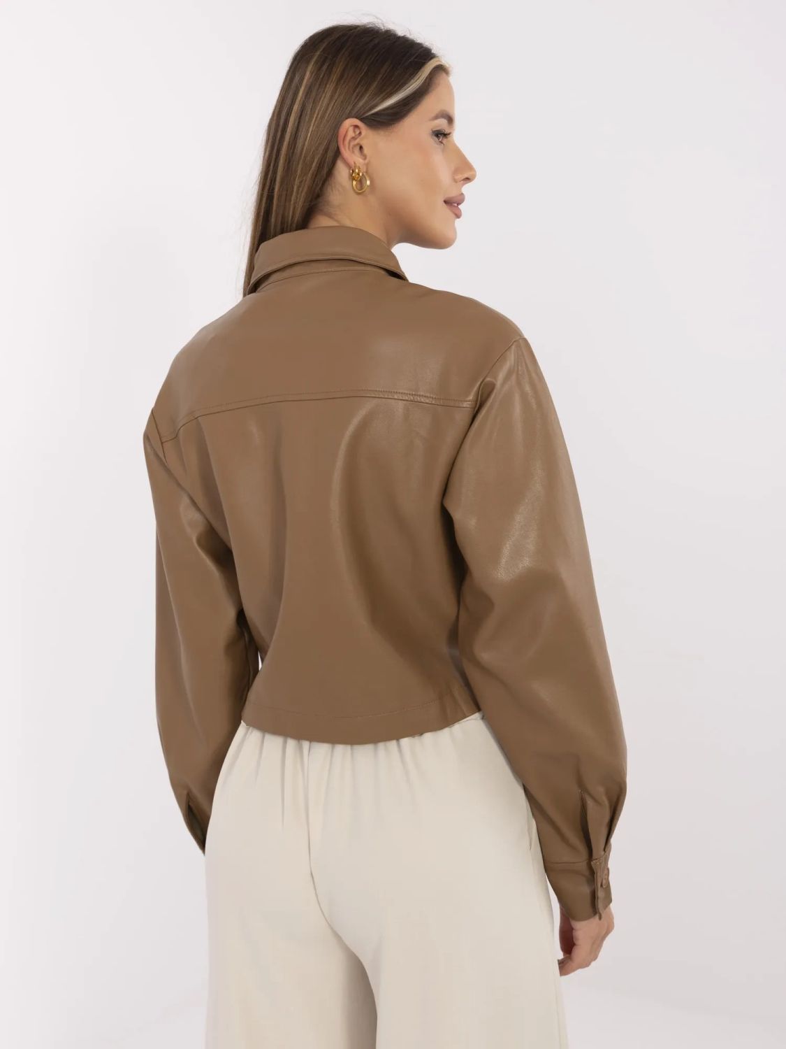 Přechodná bunda z ekokůže v camel barvě