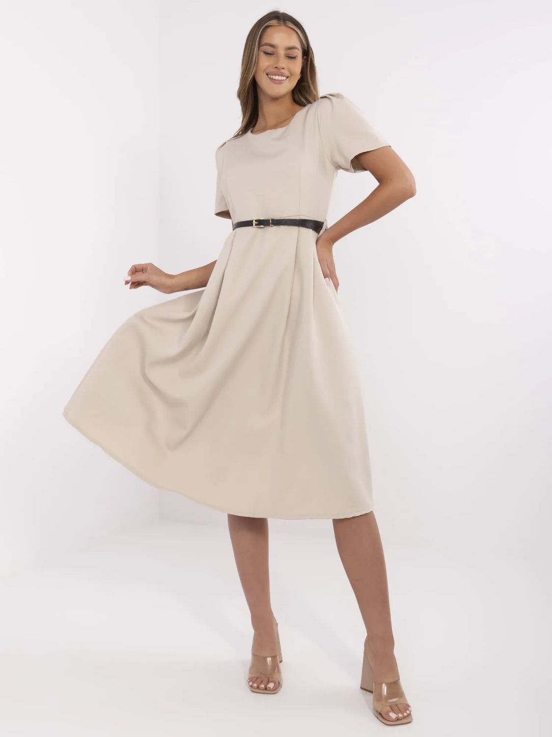 Elegantní béžové midi šaty