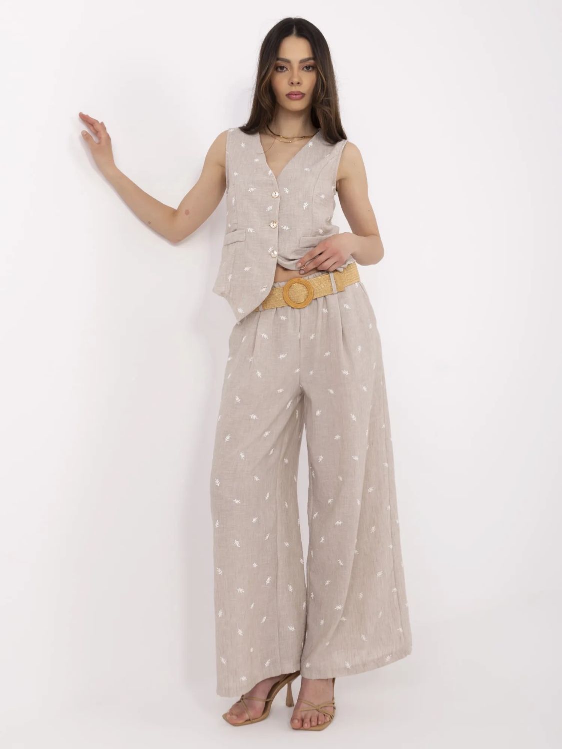 Elegantní komplet v béžové barvě