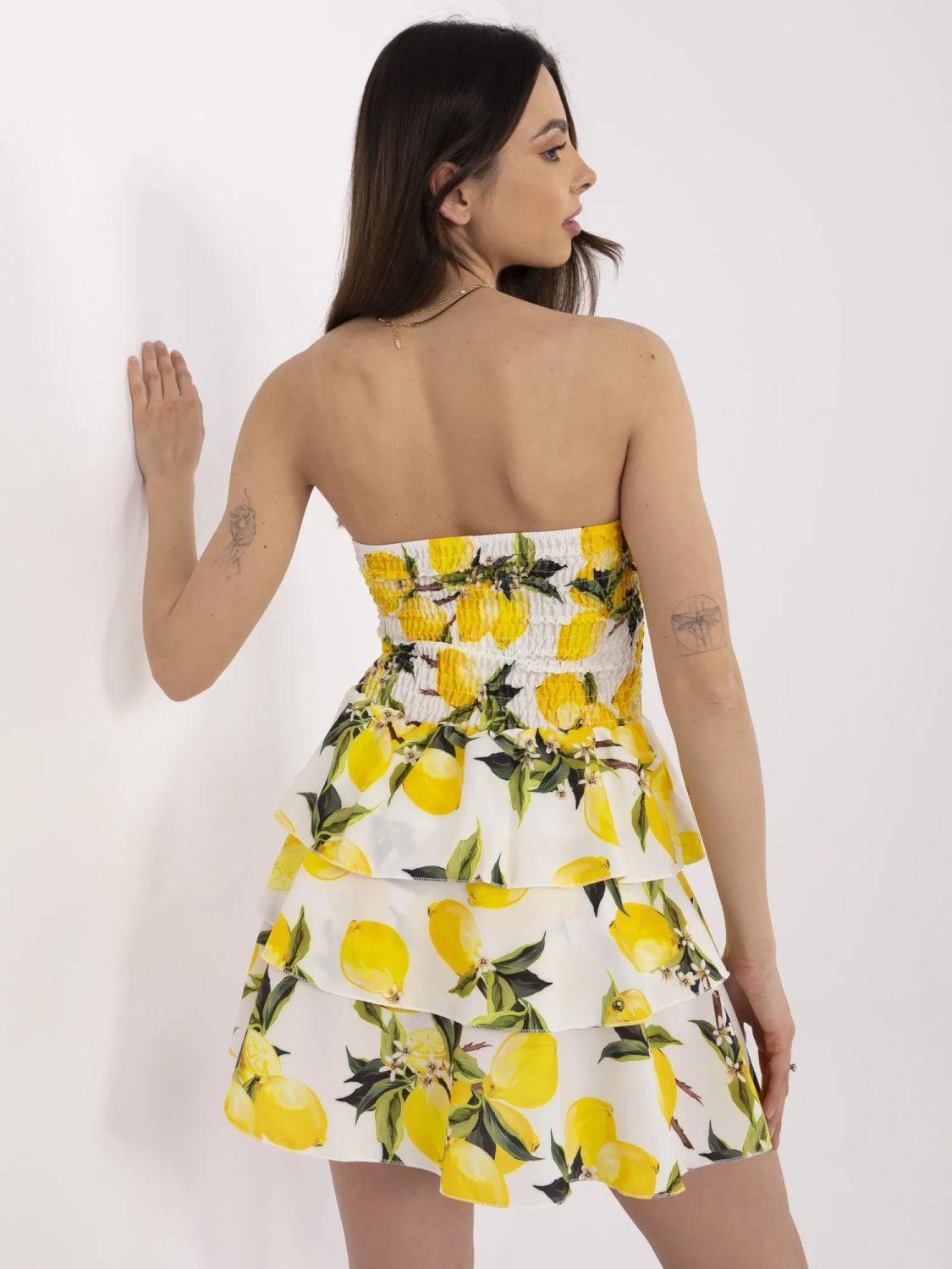 Ecru-žluté letní mini šaty s potiskem