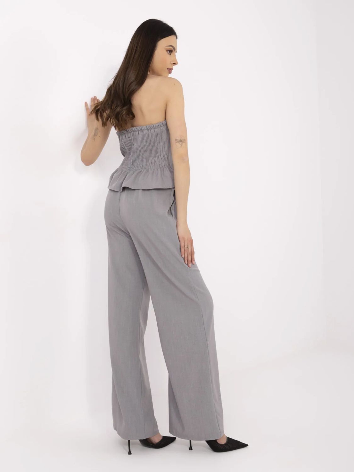 Elegantní komplet v šedé barvě