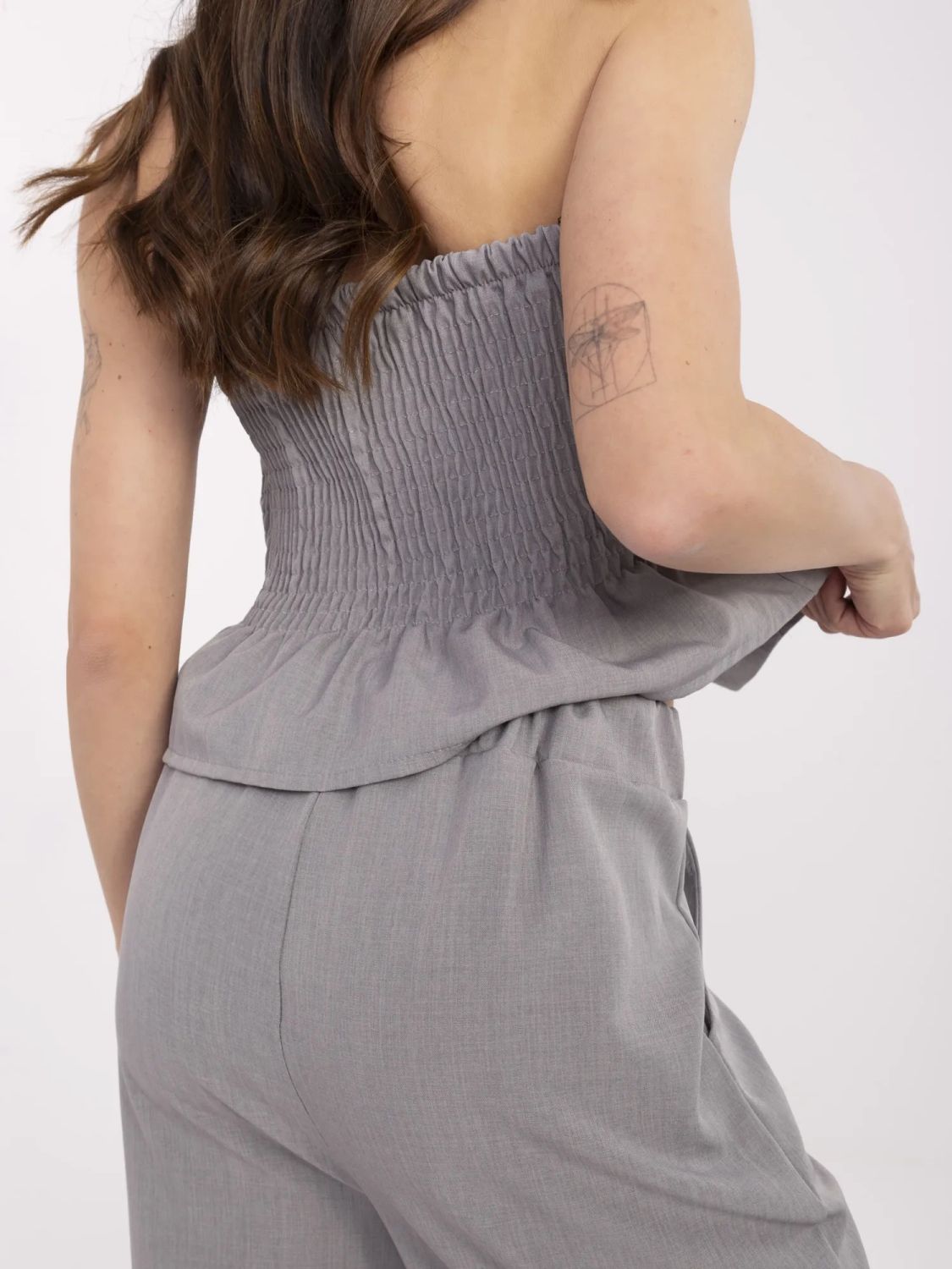 Elegantní komplet v šedé barvě