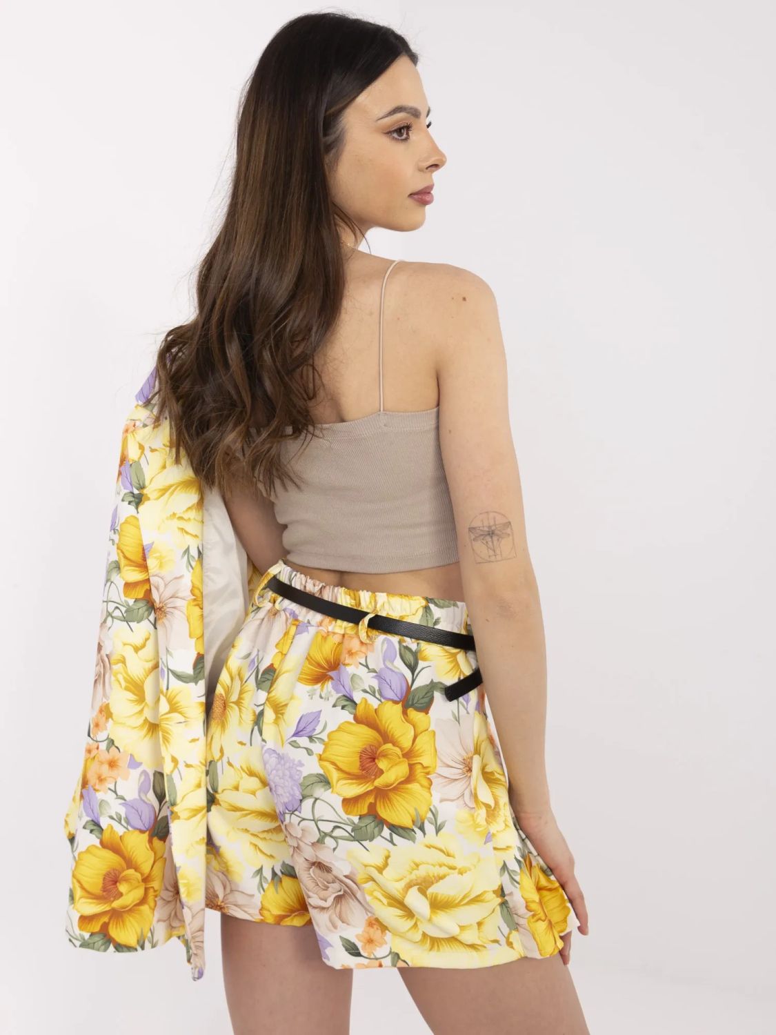 Elegantní žlutý komplet s květinovým vzorem