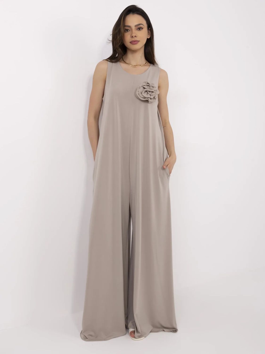 Elegantní béžový overal