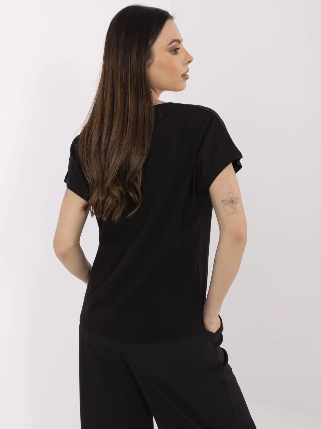 Stylové černé tričko s aplikací