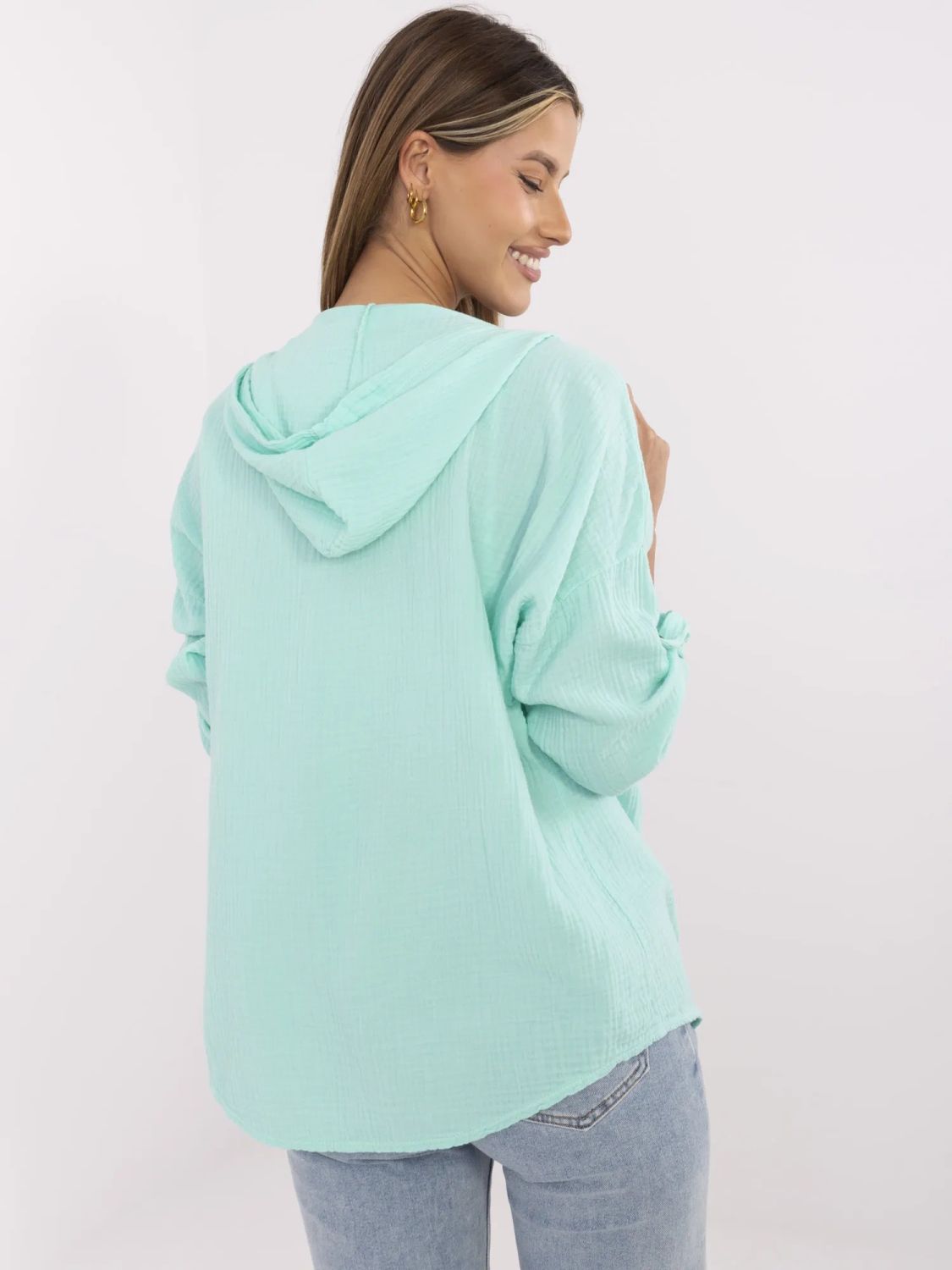 Měkká zelená košile s kapucí