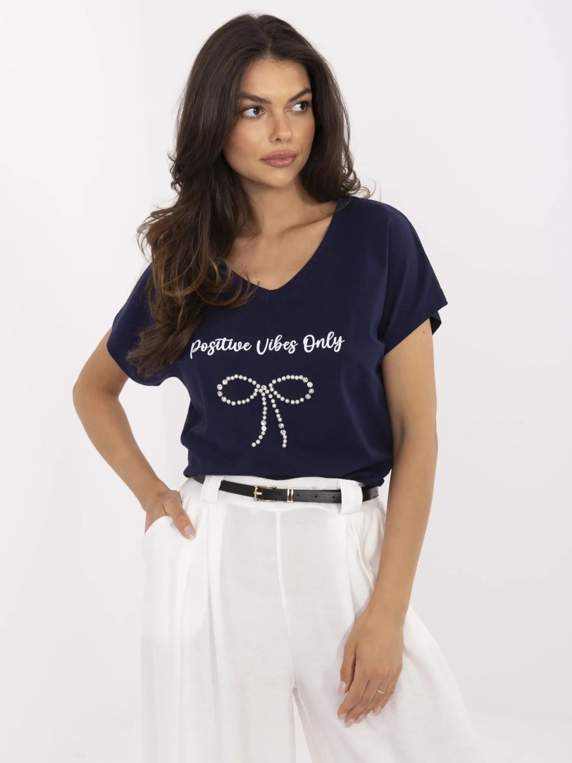 Stylové tmavě modré tričko s aplikací