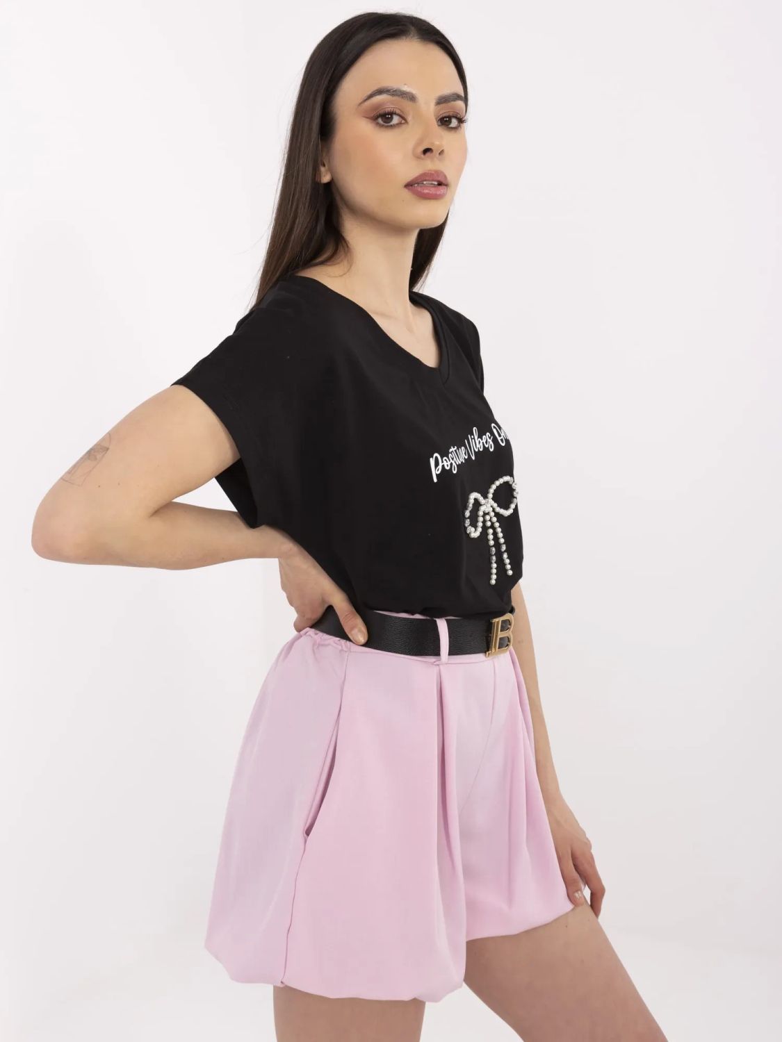 Stylové černé tričko s aplikací