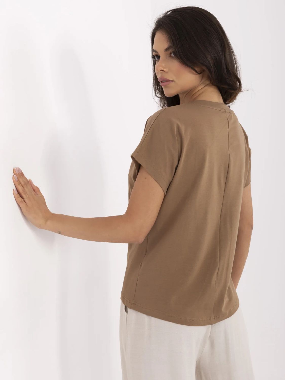 Štýlové tričko s krátkym rukávom v béžovej farbe