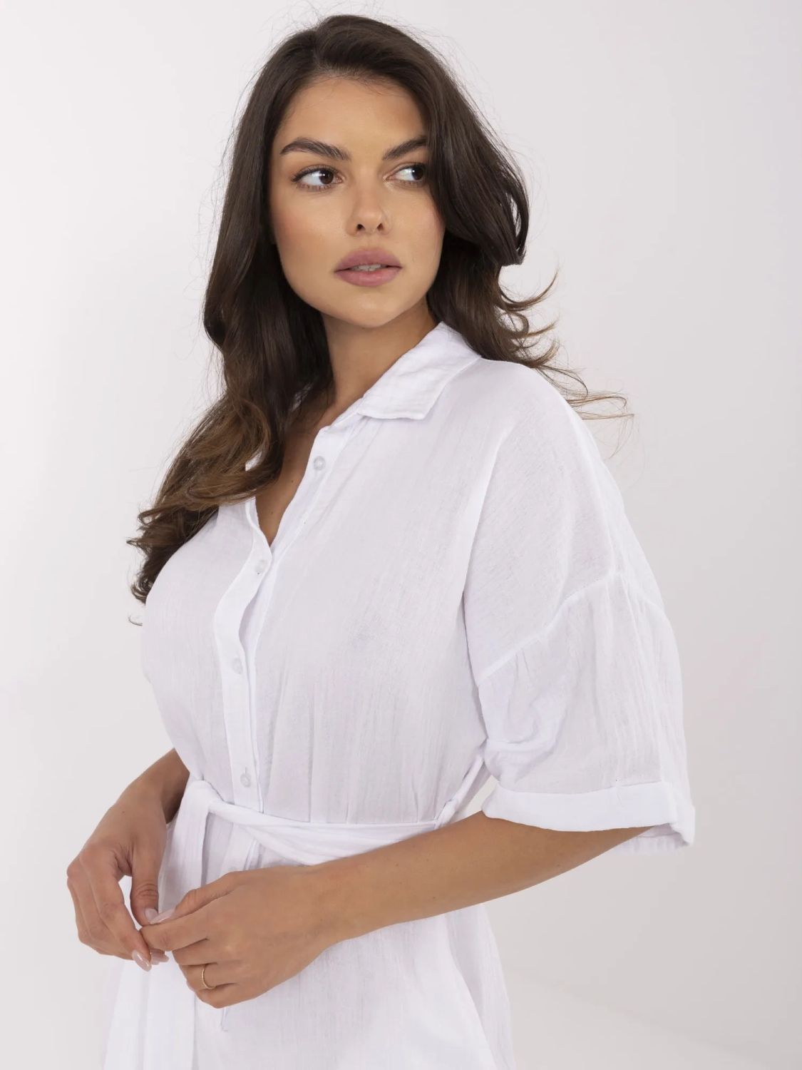 Mušelínový bílý overal s krátkým rukávem