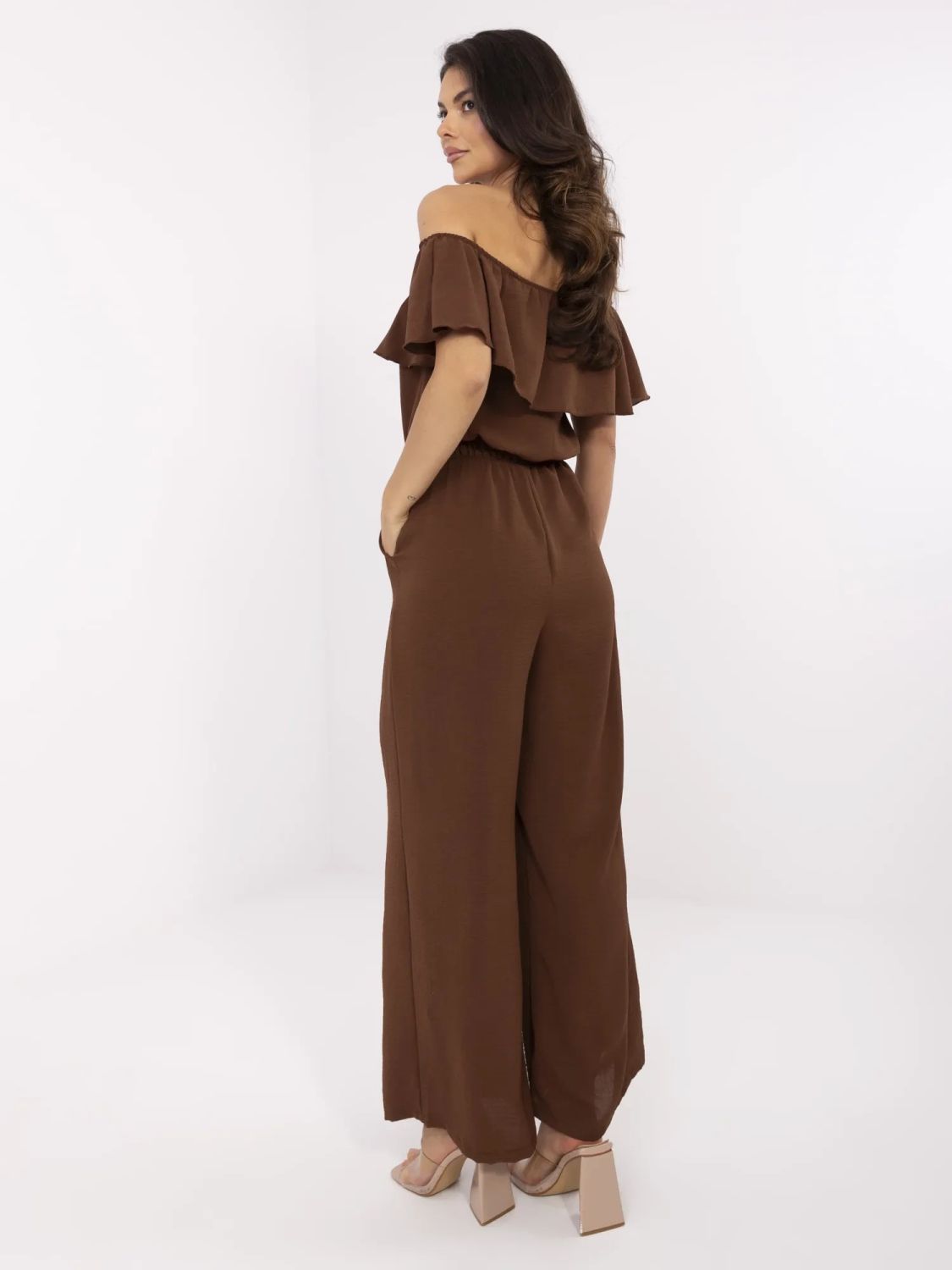 Elegantní hnědý overal s volány