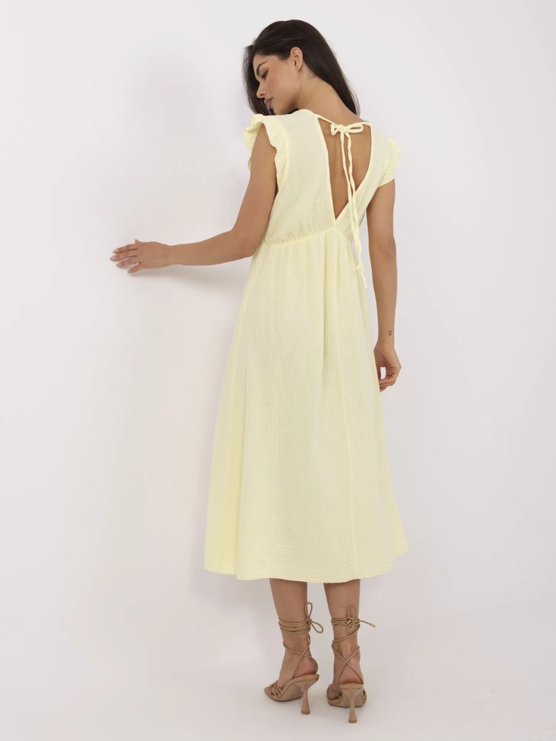 Světle žluté midi šaty