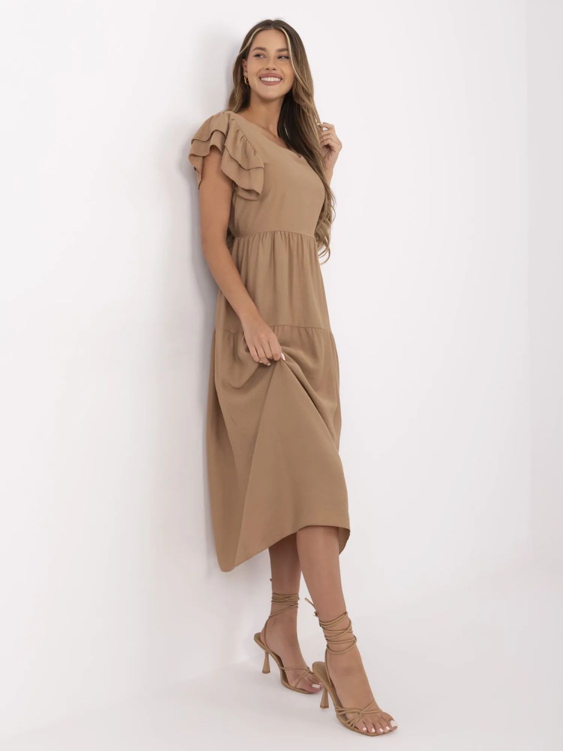 Letní midi šaty v camel hnědé
