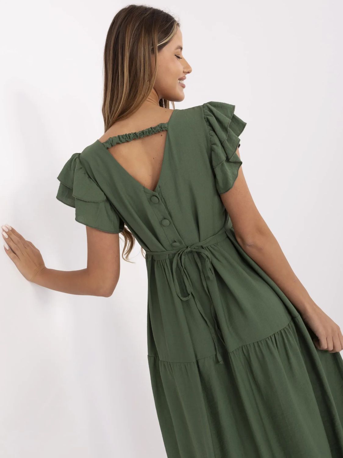 Letní midi šaty s volánem v khaki barvě