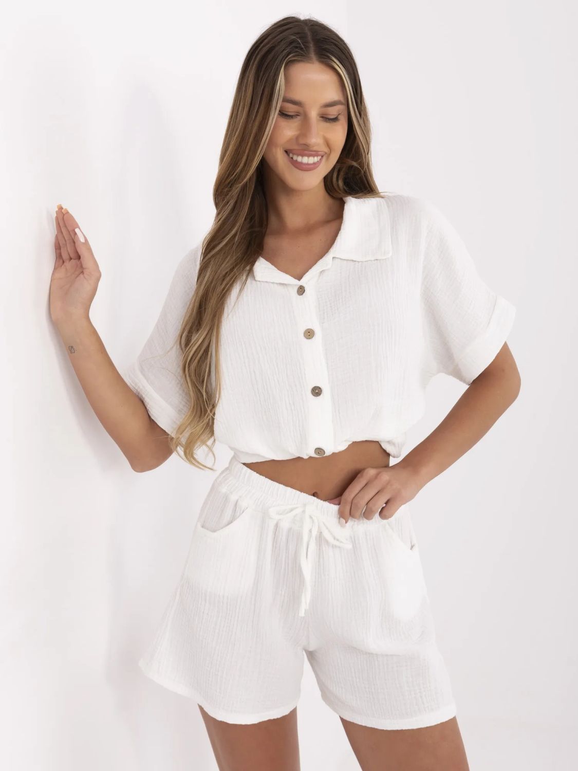 Bílé šortky s vysokým pasem