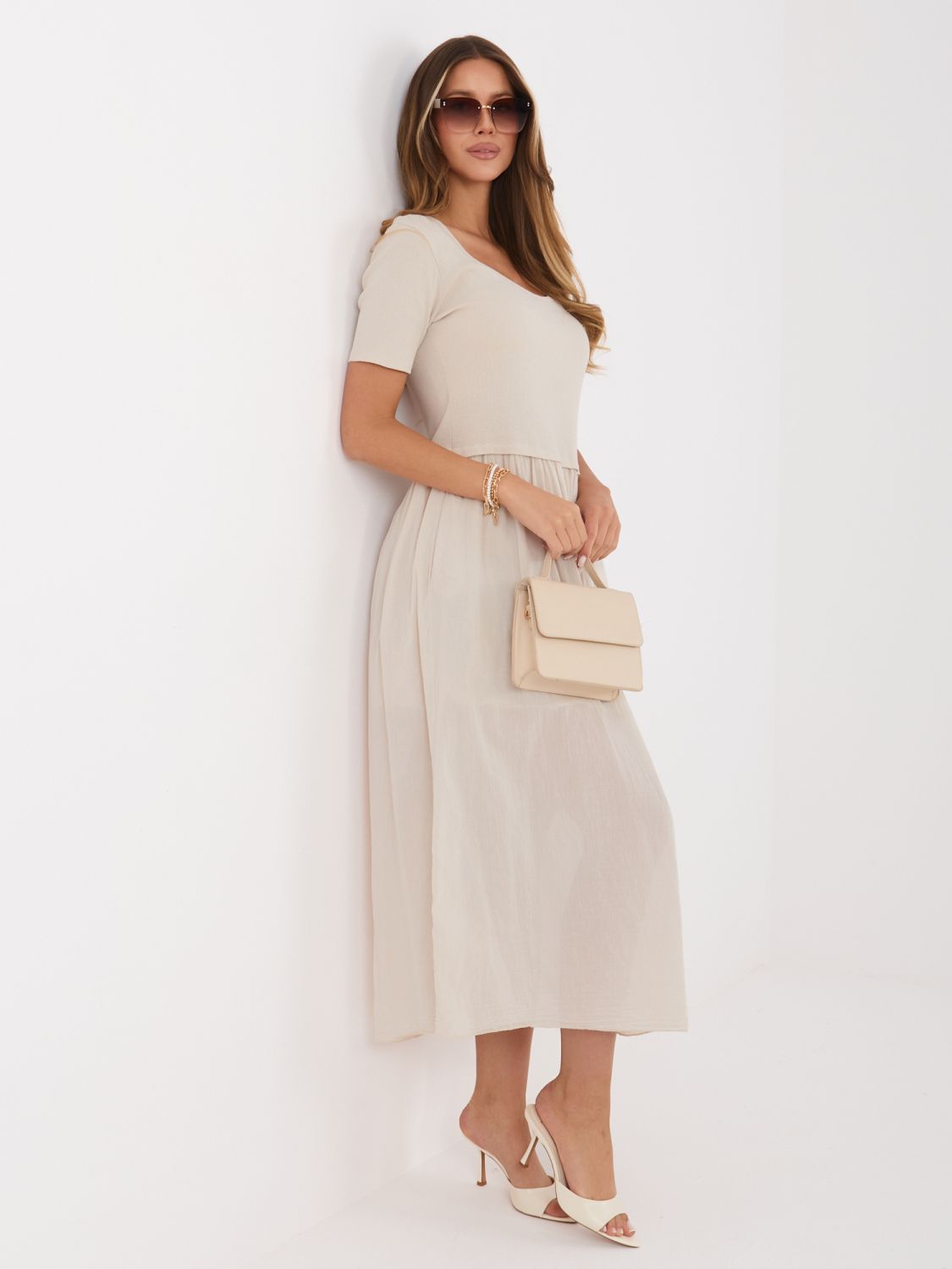 Béžové rozšířené midi šaty s podšívkou