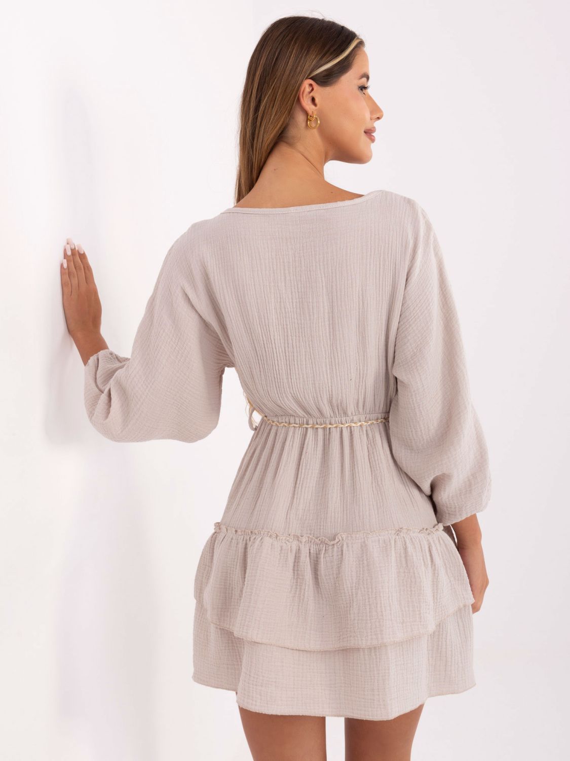 Světle béžové letní šaty s dlouhým rukávem