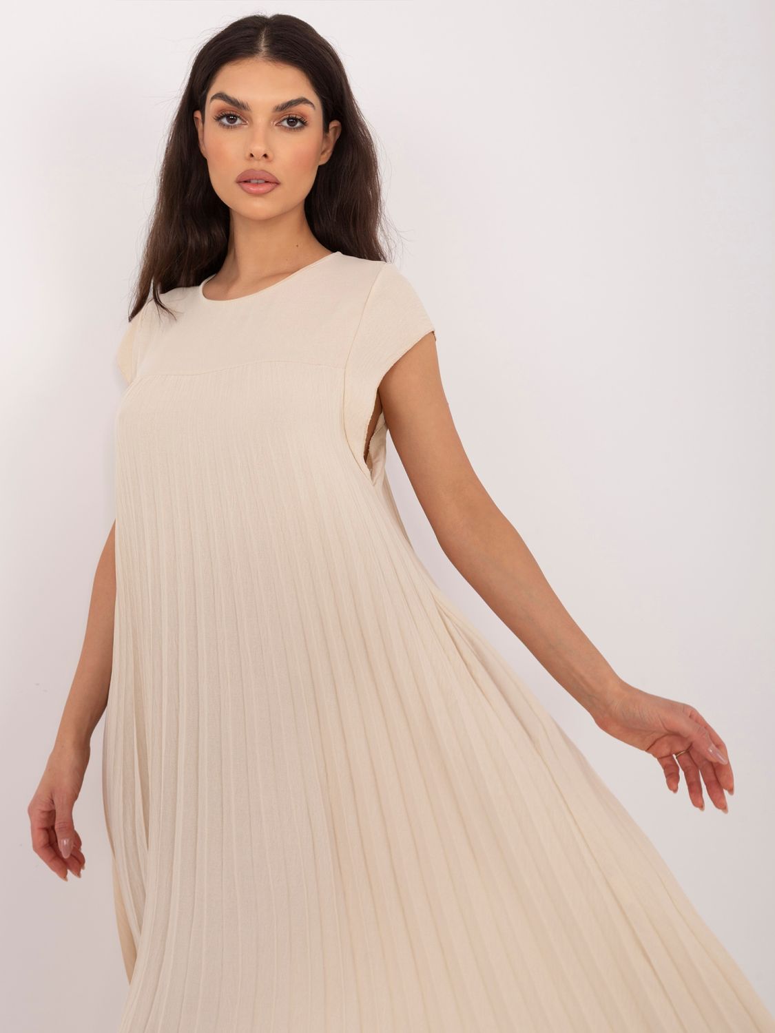 Béžové midi koktejlové šaty s kapsami