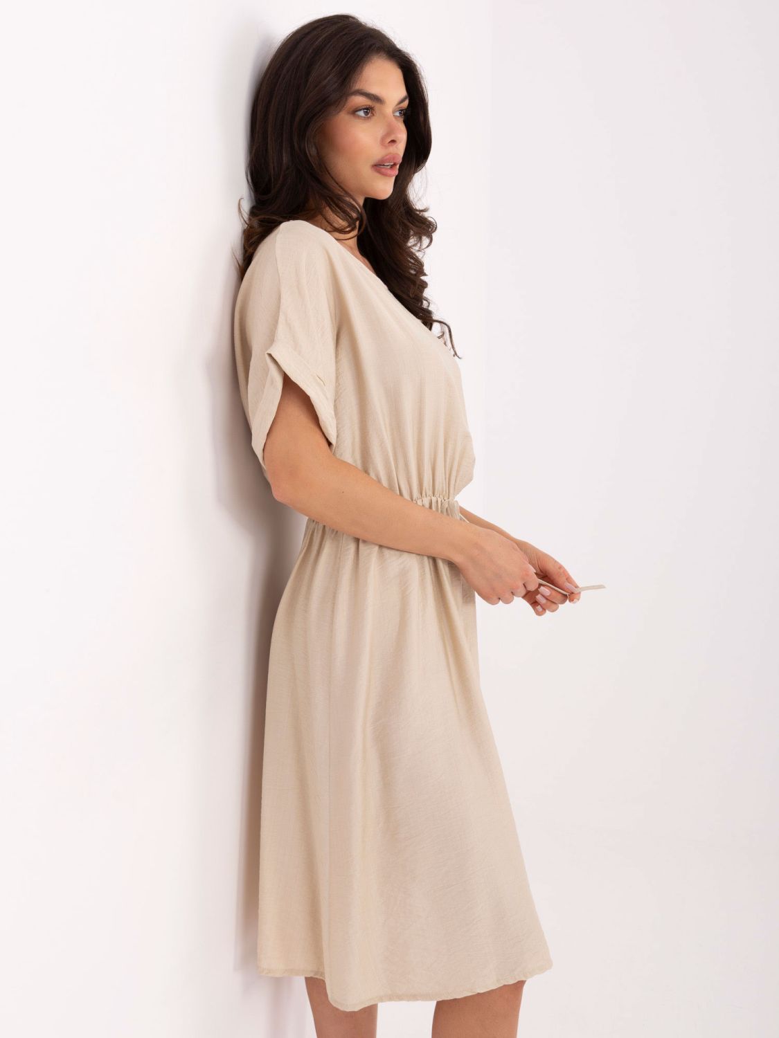Béžové letní šaty s krátkým rukávem