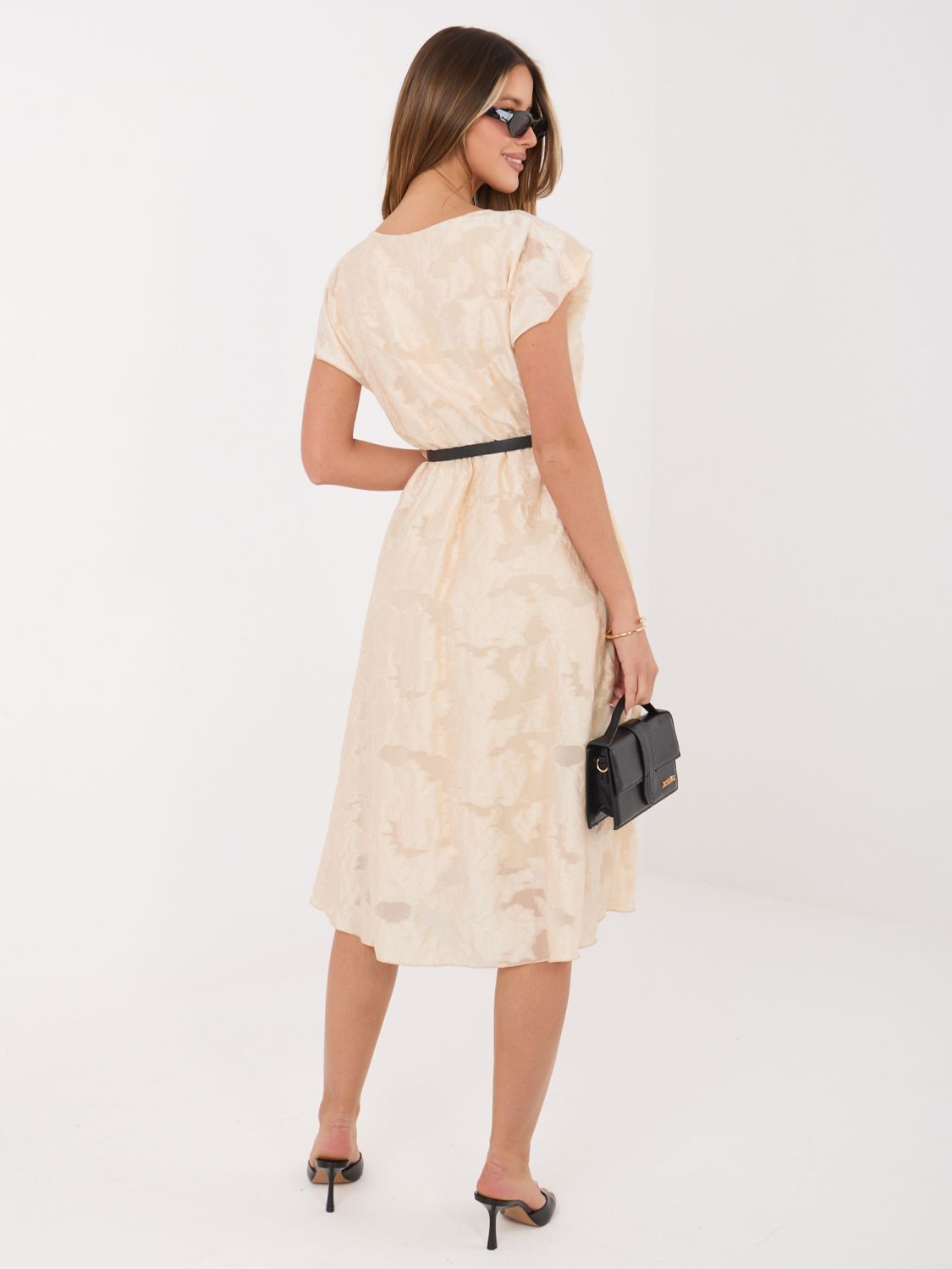 Béžové rozšířené midi šaty s páskem