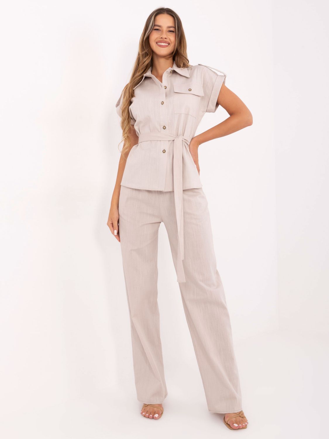 Béžový komplet s košilí a kalhotami