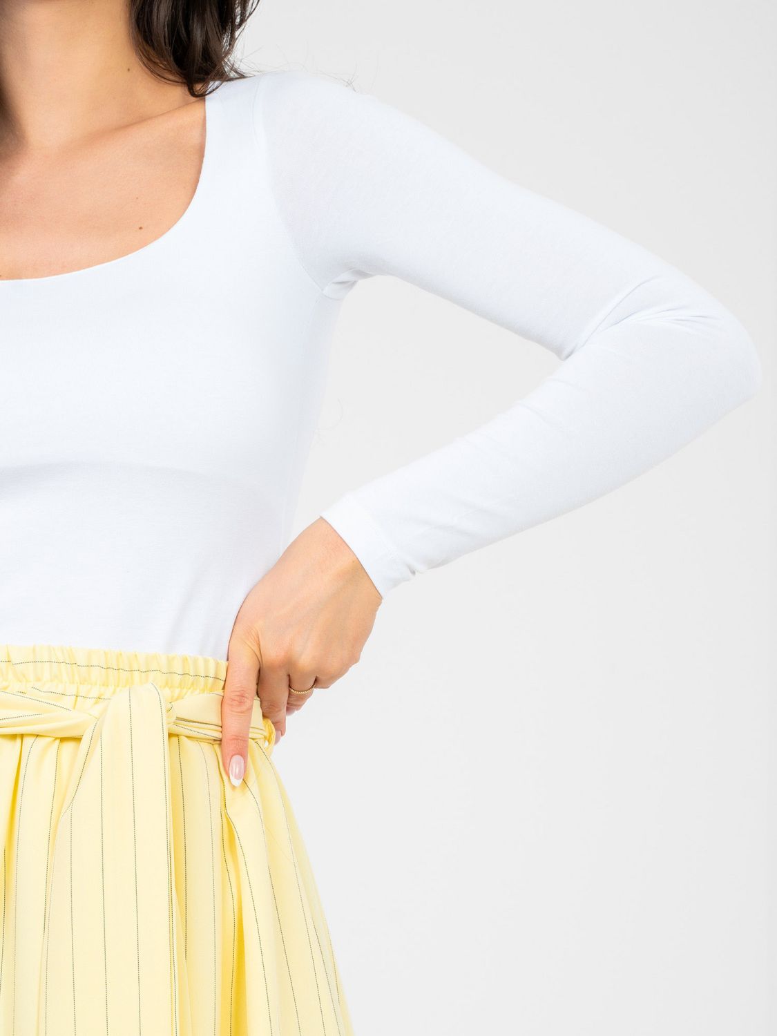 Bílá halenka s dlouhým rukávem a podšívkou