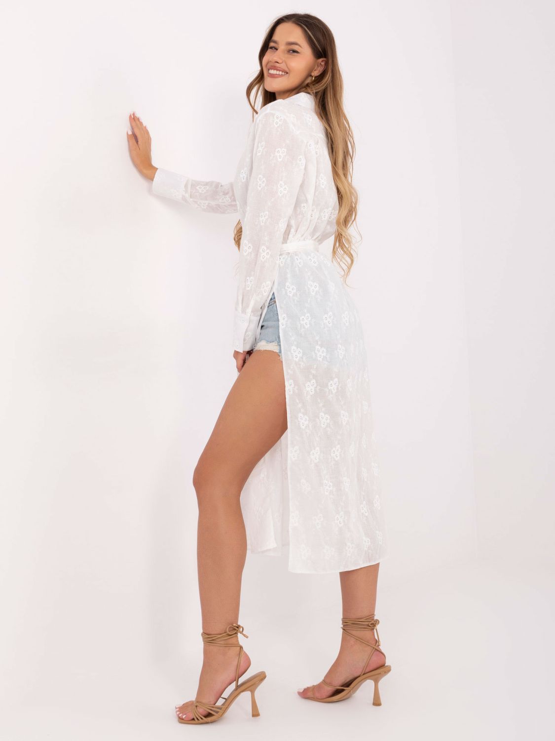 Bílá květinová košile