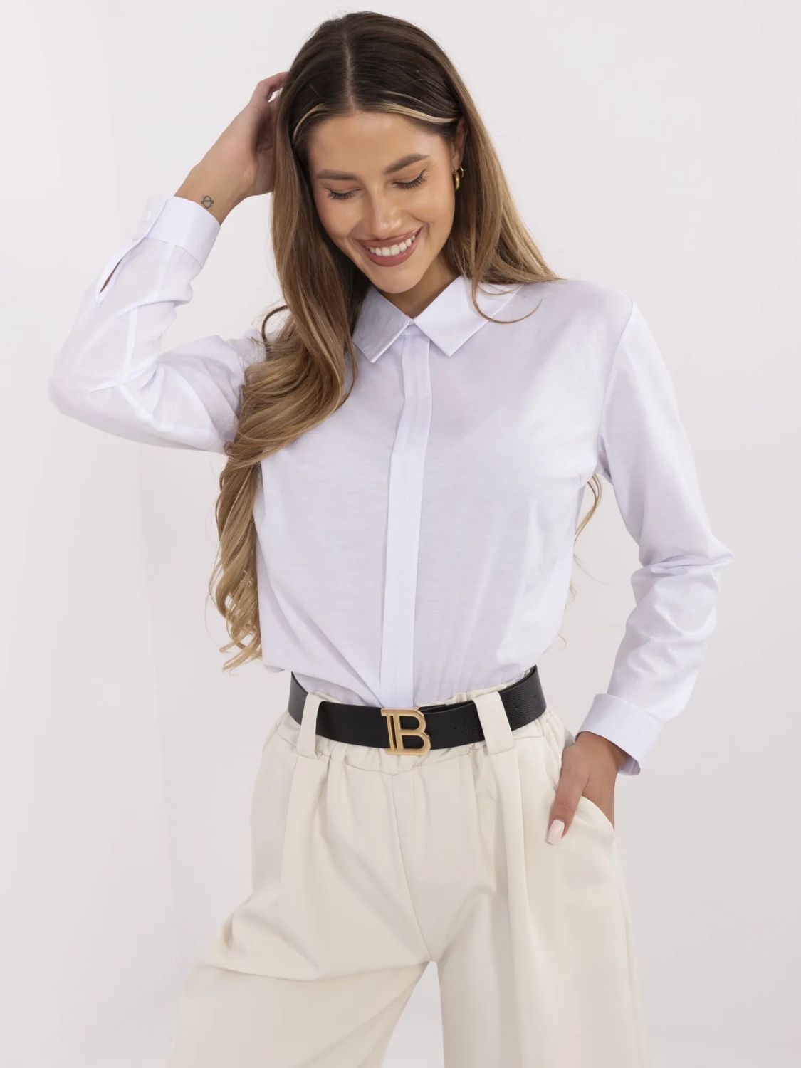 Elegantní bílá košile