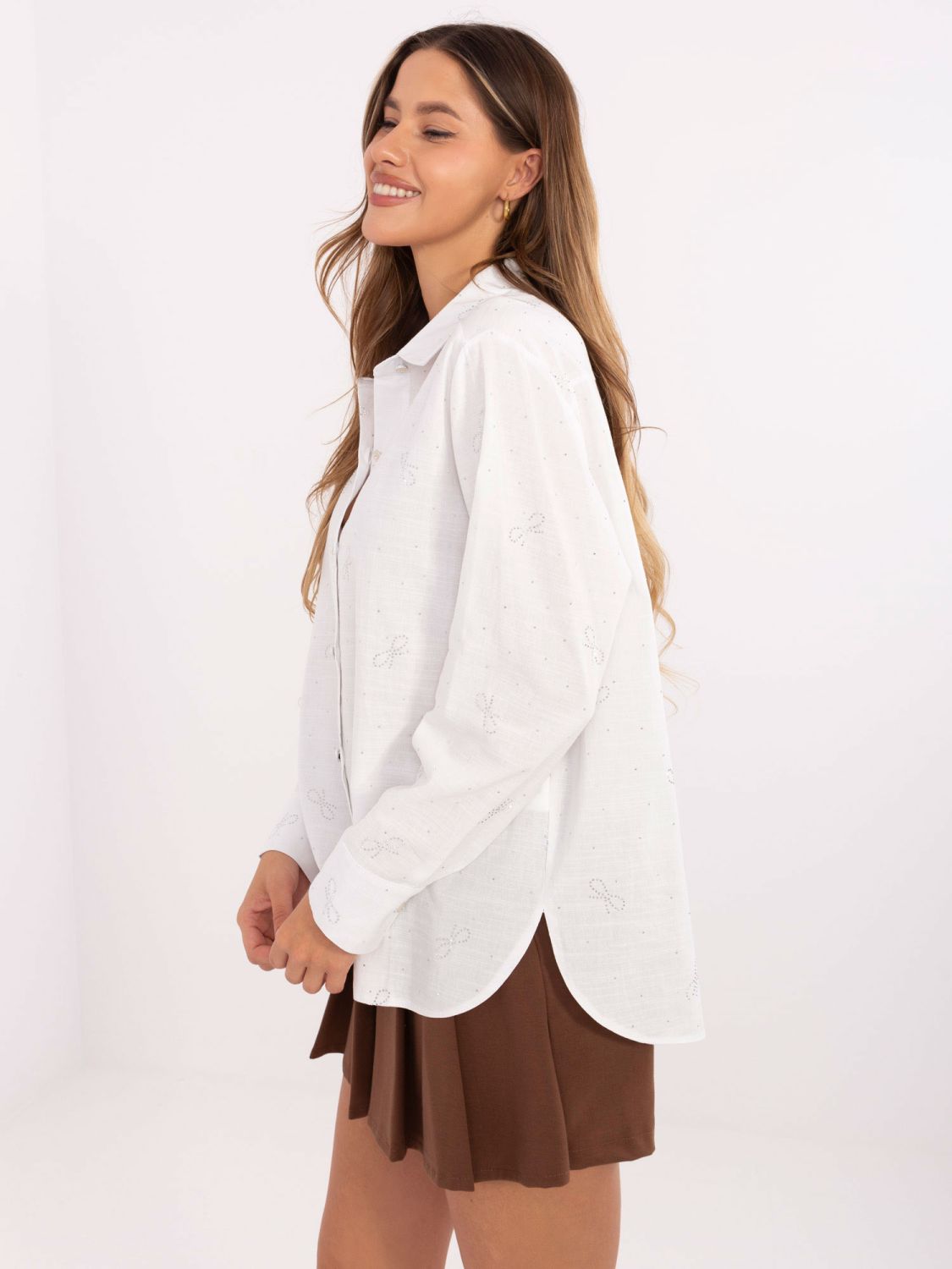 Elegantní bílá košile s aplikací