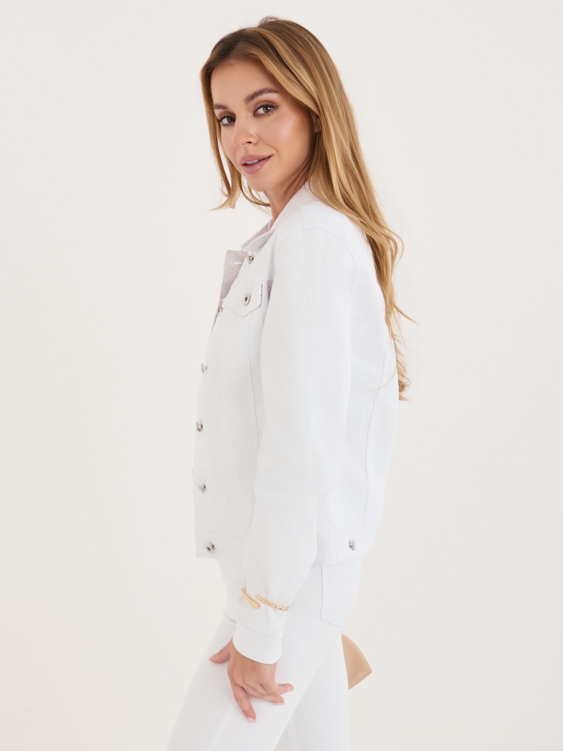 Bílá džínová bunda s límečkem