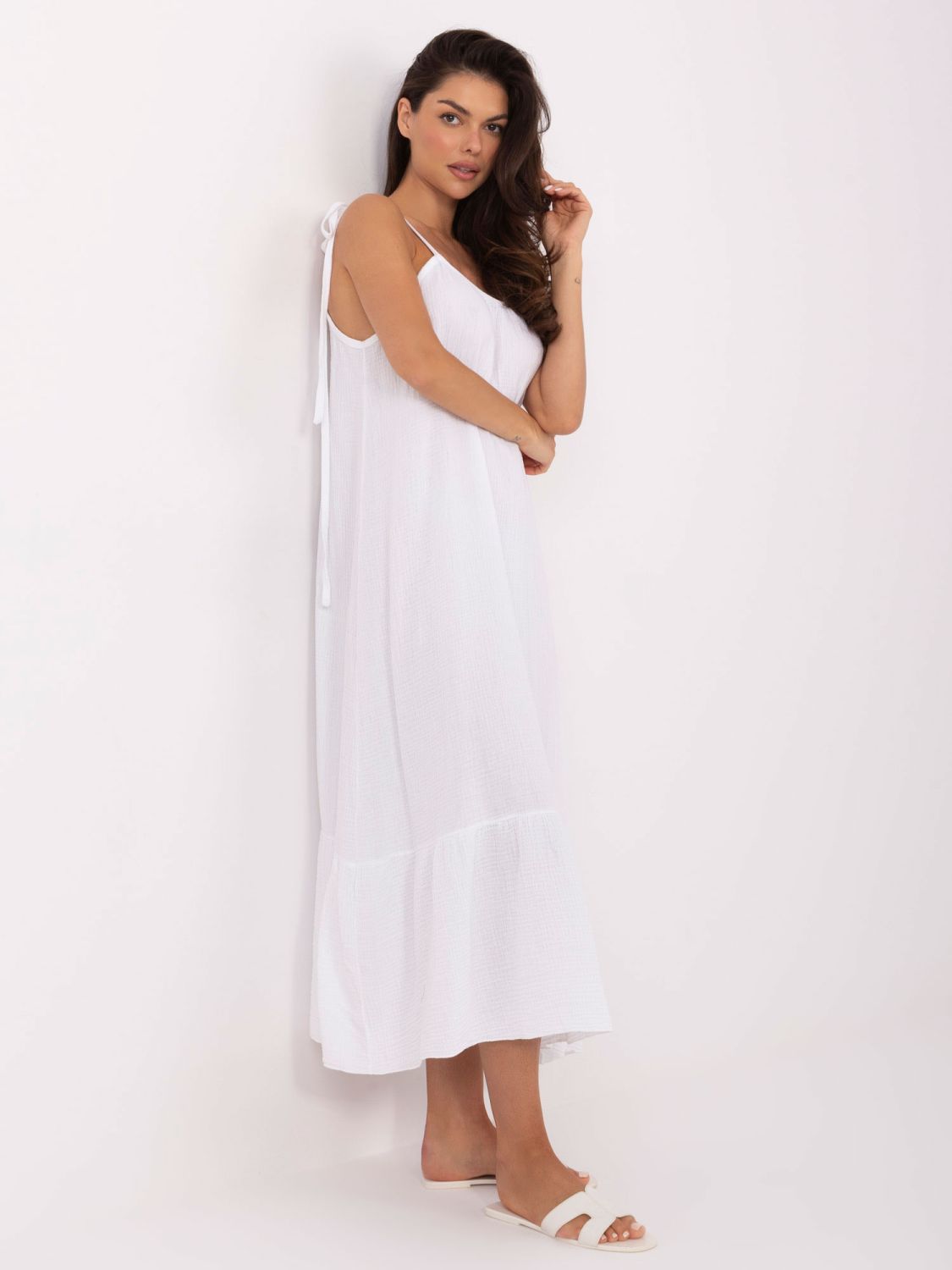Dlouhé letní mušelínové šaty v bílé