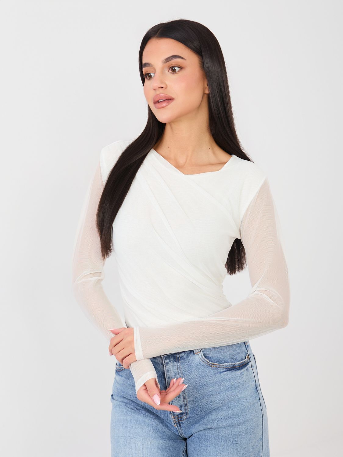 Bílé elegantní body s dlouhým rukávem a kulatým výstřihem