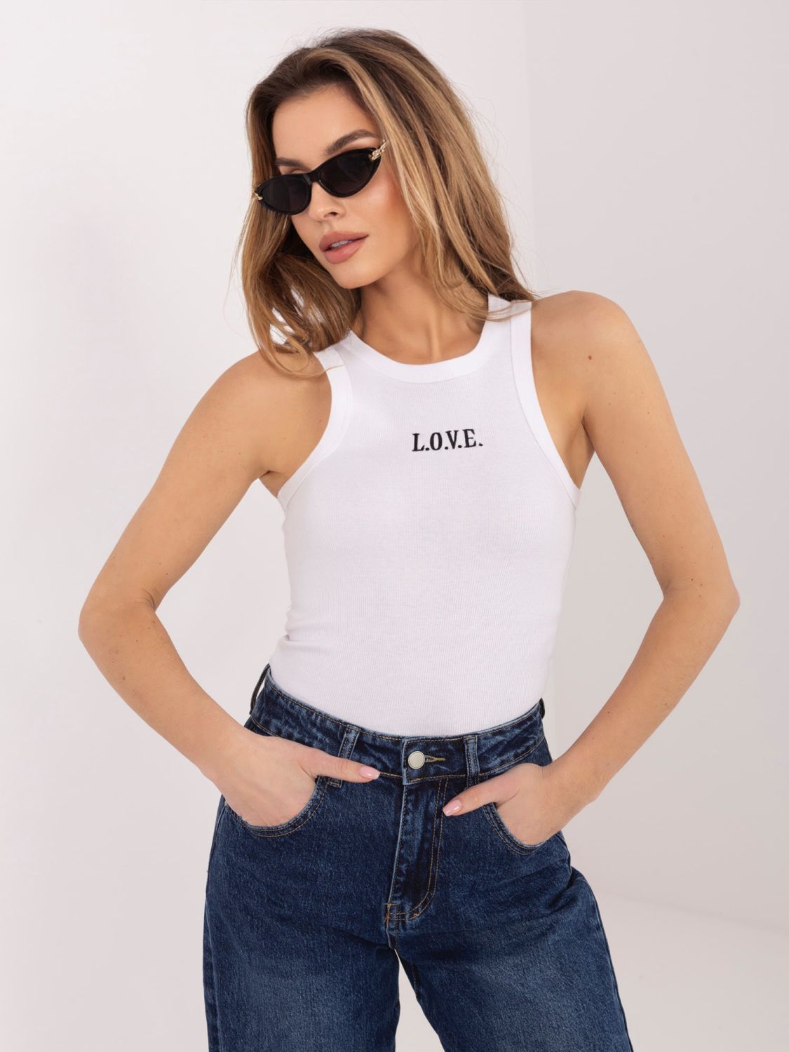 Bílý bavlněný top s výšivkou a nápisem